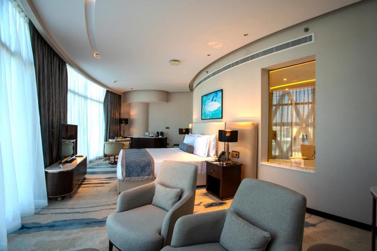 Century Marina Hotel - Lusail Exterior foto A suite at the hotel
