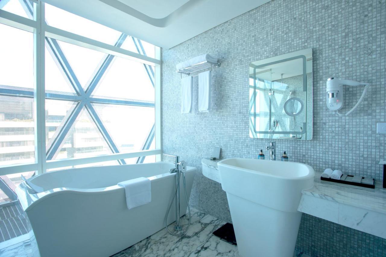 Century Marina Hotel - Lusail Exterior foto Bathroom