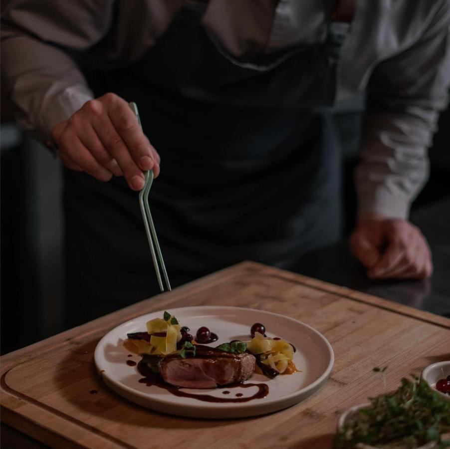 Century Marina Hotel - Lusail Exterior foto A chef plating a dish