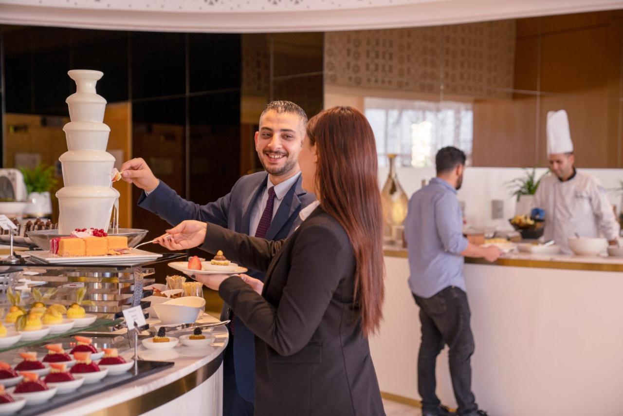Century Marina Hotel - Lusail Exterior foto Chocolate fountain