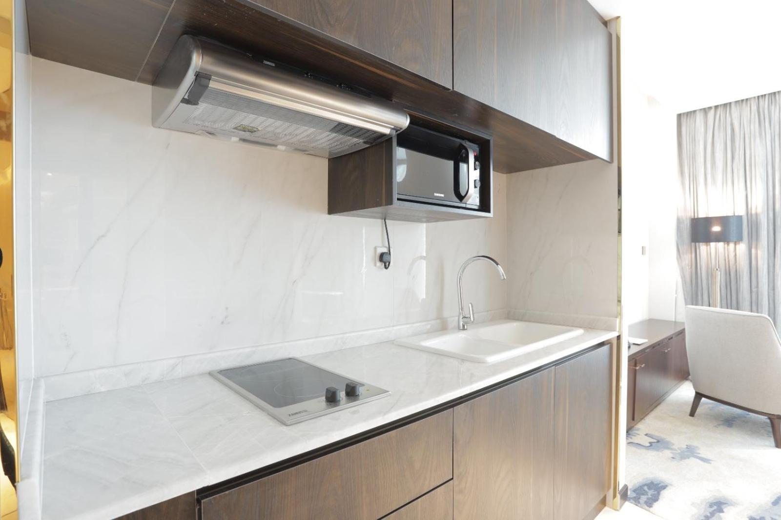 Century Marina Hotel - Lusail Exterior foto A modern kitchen